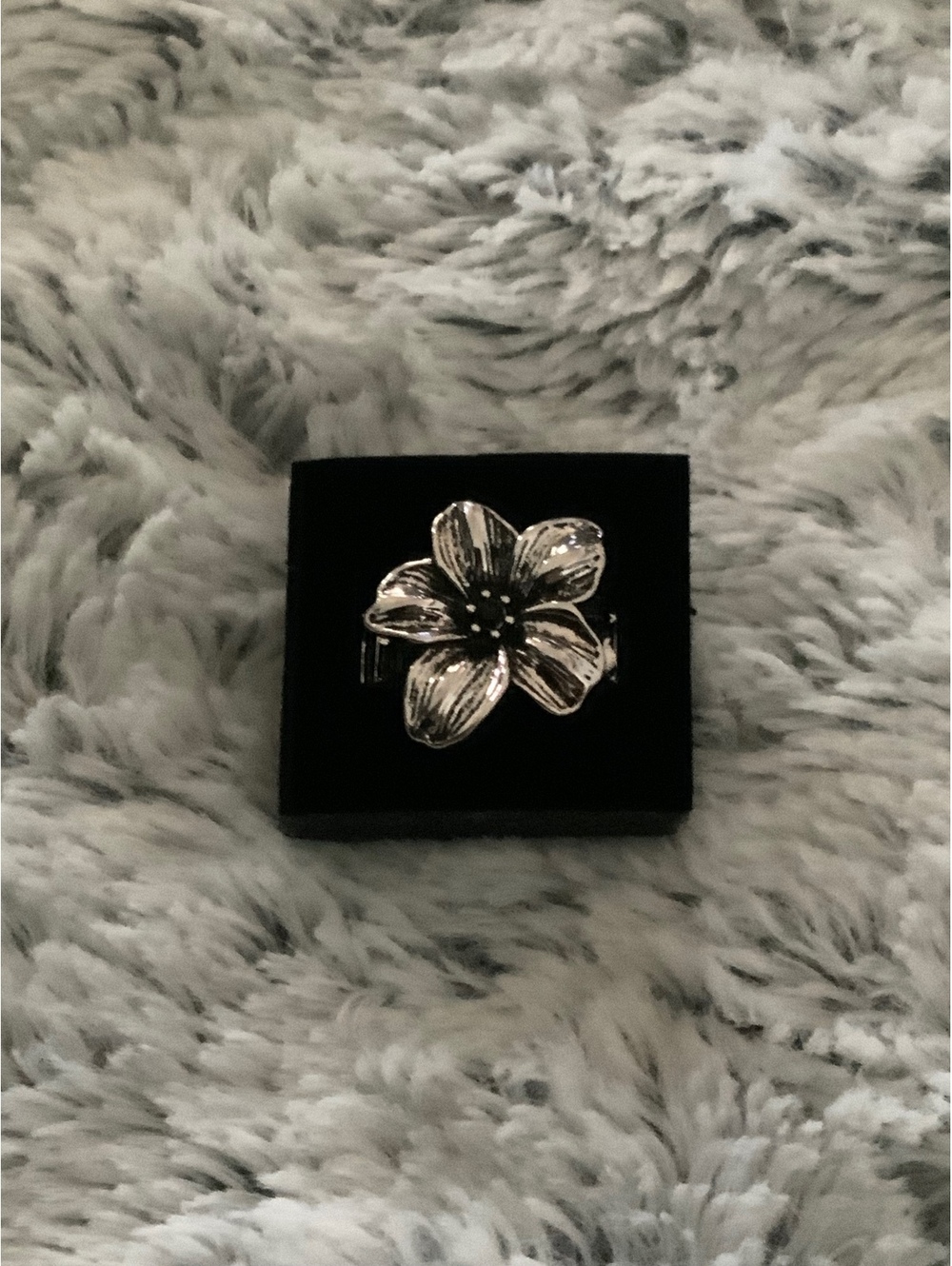 Paparazzi silver flower ring brand new